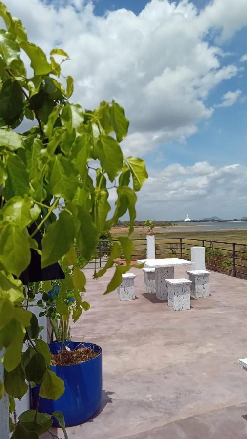 Lake Edge Resort Anuradhapura Exterior foto