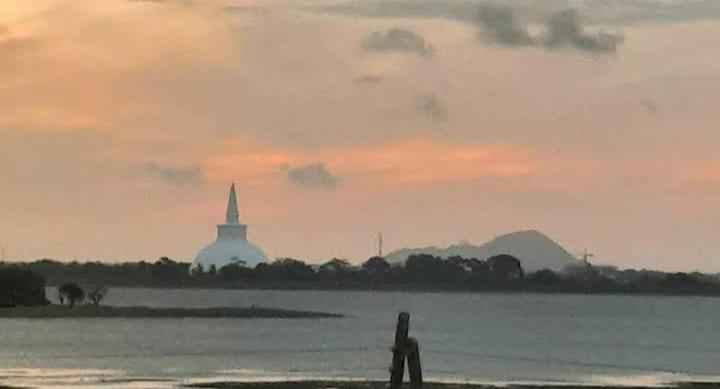 Lake Edge Resort Anuradhapura Exterior foto