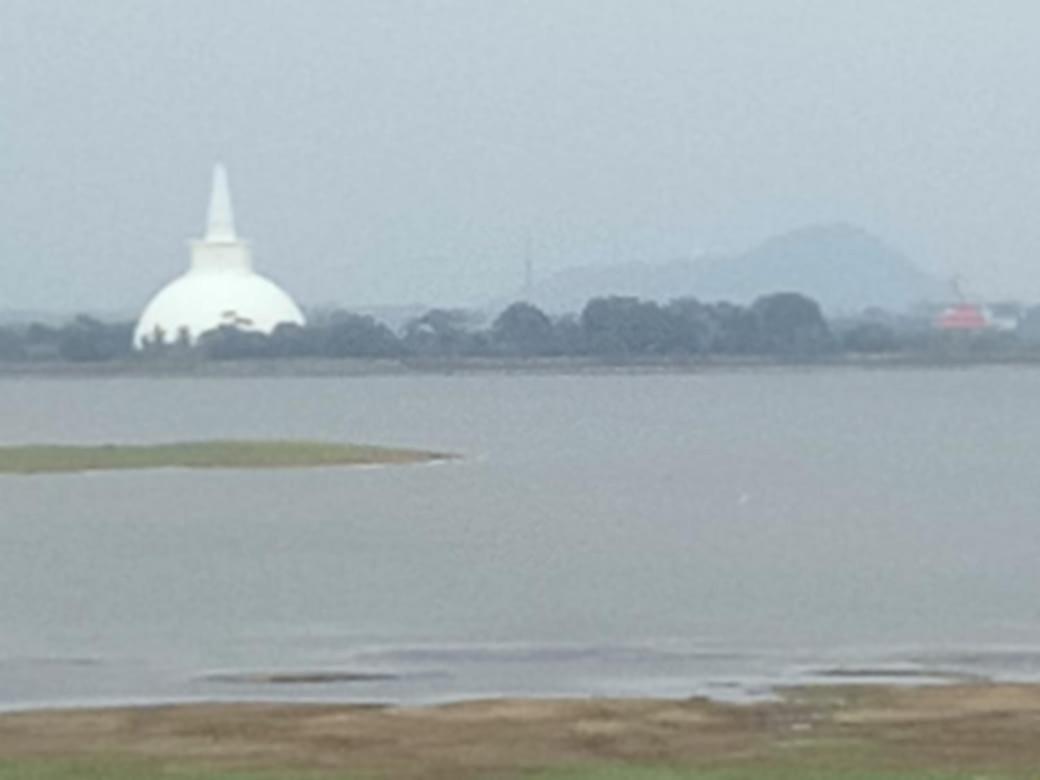 Lake Edge Resort Anuradhapura Exterior foto
